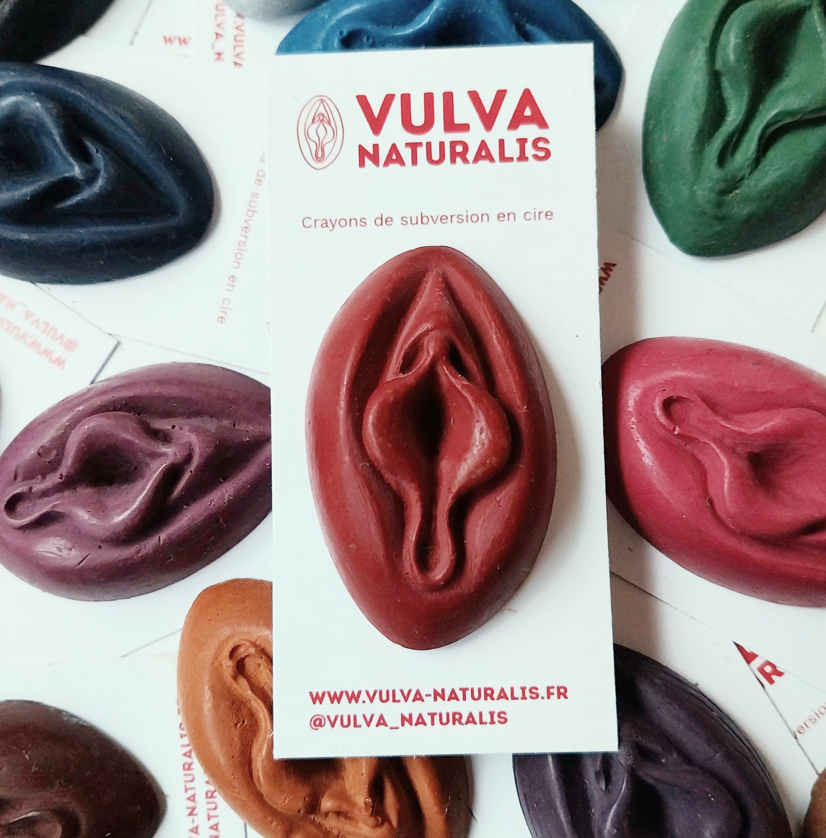 Crayon de subversion vulve - estompe au doigt - bordeaux